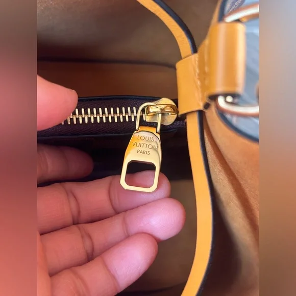 NeoNoe Damier Ebene Safran Shoulder/Crossbody Bag - Picture 12 of 16